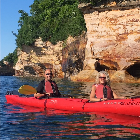 MEET YOUR POSHER - Picture 8 of 16